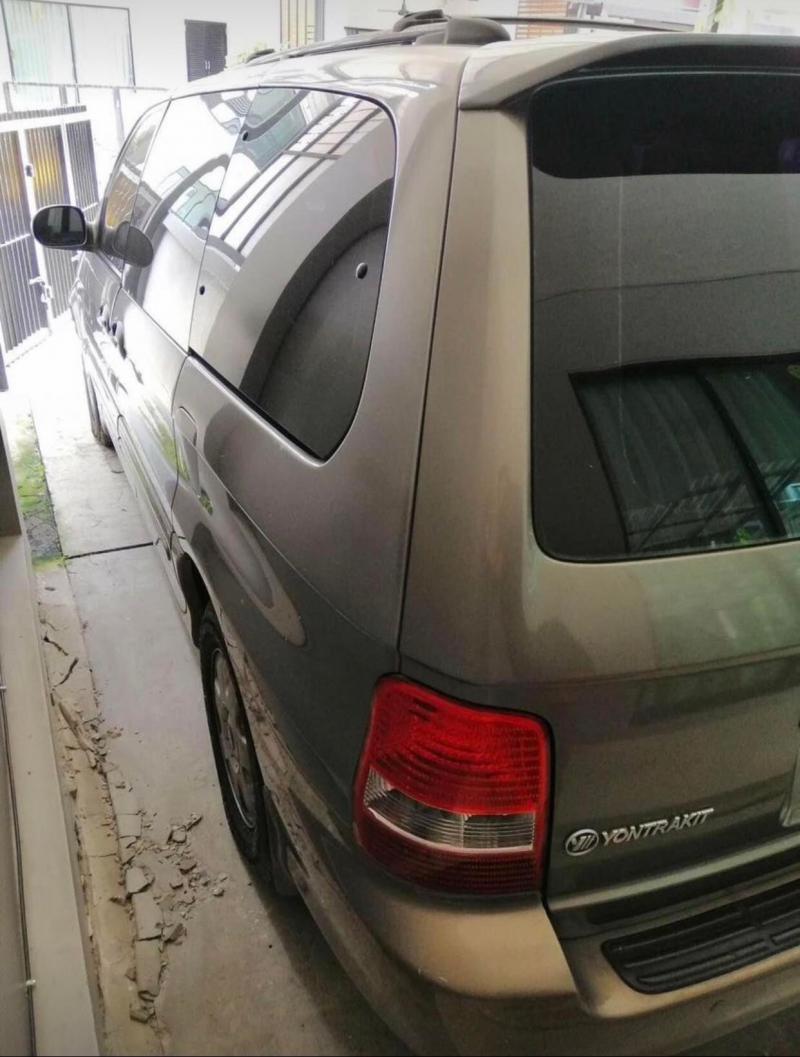 KIA carnival 2004