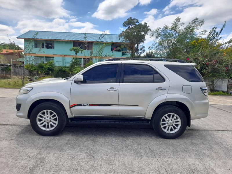 TOYOTA Fortuner 2012