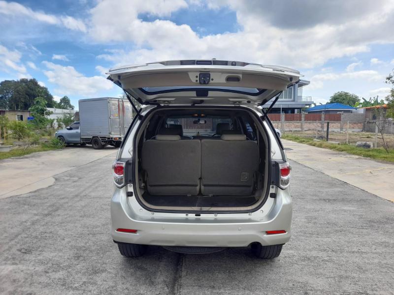 TOYOTA Fortuner 2012